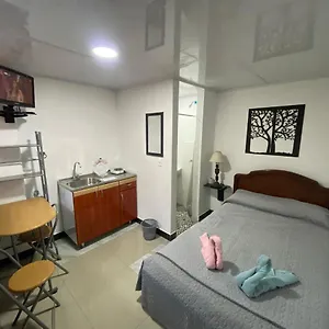 Apartaestudio pequeño privado cerca al aeropuerto Apartamento